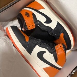 Nike Air Jordan 1 High OG Box in Orange and Black